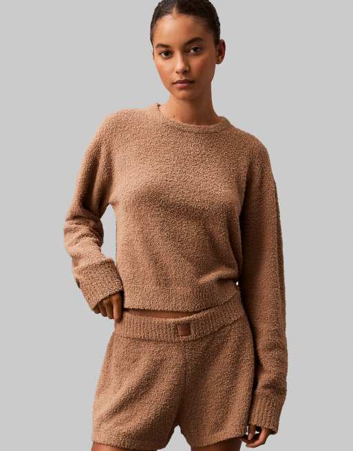 Calvin Klein – Plüschiger Lounge-Strickpullover in Trüffelbraun