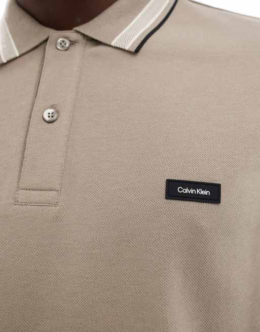 Calvin Klein - Polo à manches longues en piqué stretch avec liseré - Beige, 3 de 4