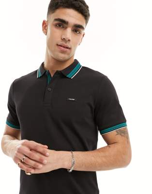 Calvin Klein – Polohemd aus Stretch-Pikee in Schwarz mit mehrfarbigen Zierstreifen