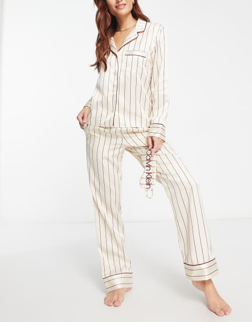 Calvin Klein - Premium cadeauset met pyjama en oogmasker van satijn in crème gestreept , 4 van 4