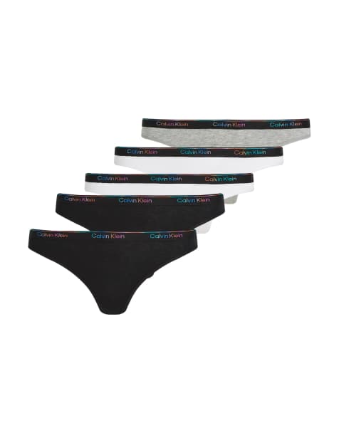 Calvin Klein – Pride Logo – 5er-Pack Bikinihosen in Schwarz/Weiß/Grau - view 1
