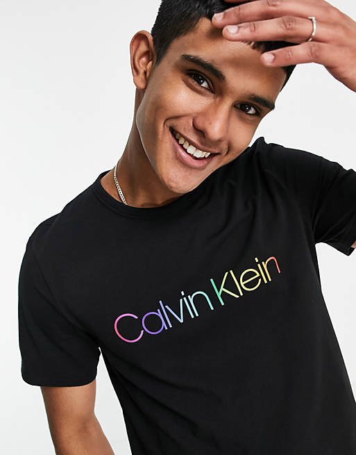 Calvin Klein – Pride – T-Shirt in Schwarz mit Rundhalsausschnitt | ASOS