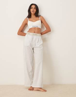 Calvin Klein - Pyjama-Hose aus Baumwoll-Popeline in Weiß mit grauen Streifen