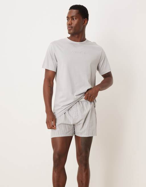 Calvin Klein - Pyjamaset van T-shirt en geweven boxershort in grijs, 3 van 4