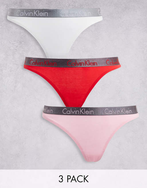 Calvin Klein - Radiant Cotton - Confezione da tre perizomi in bianco, rosa e rosso con fascia in vita con logo metallizzato