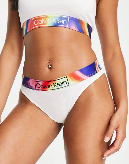 Calvin Klein – Reimagined Pride – Tanga aus Baumwollmix in Weiß - WHITE, 2 von 4