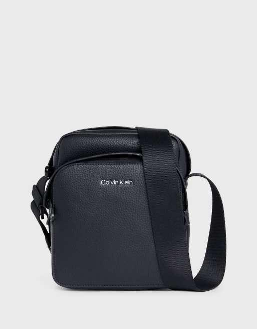Calvin Klein – Reportertasche in Ck-Schwarz