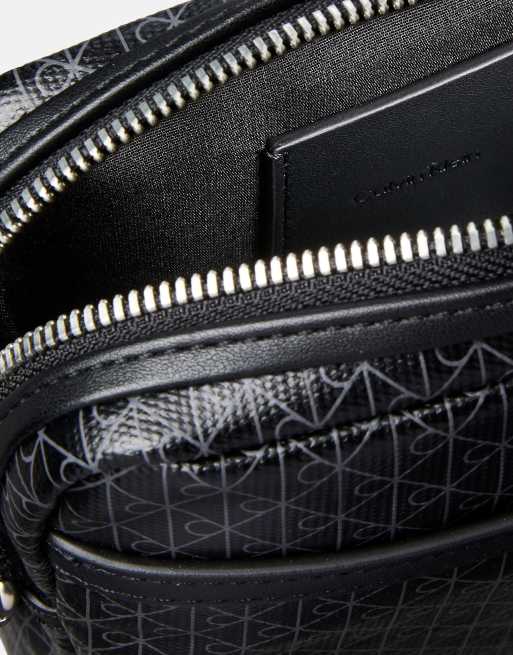 Calvin Klein Reportertasche mit Allover-Emblem-Logo in Schwarz mit Allover-Print, 3 von 4