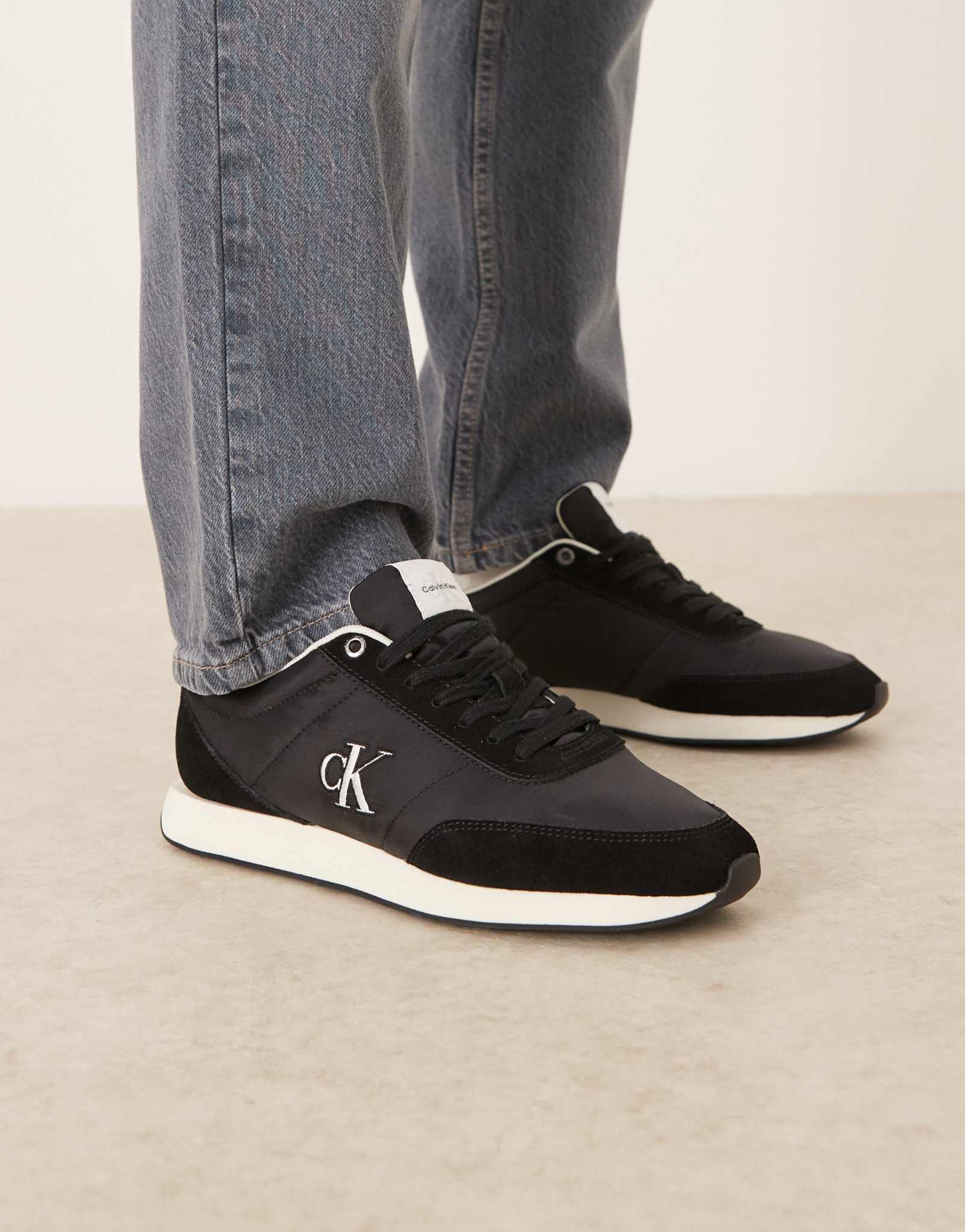 Черно-белые кроссовки Calvin Klein Retro Runner