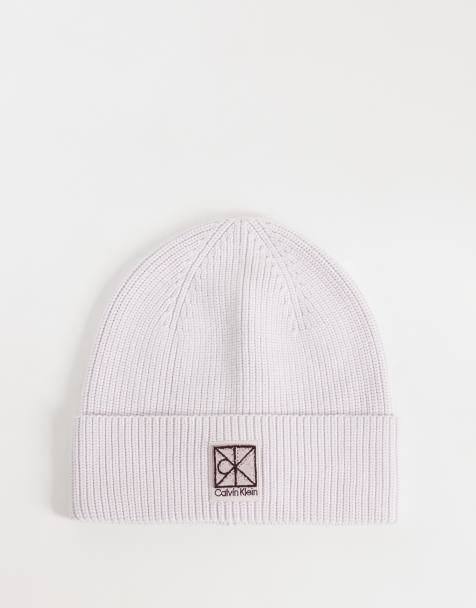 Calvin Klein ribstrikket hue med firkantet emblem i lilla grå - view 1