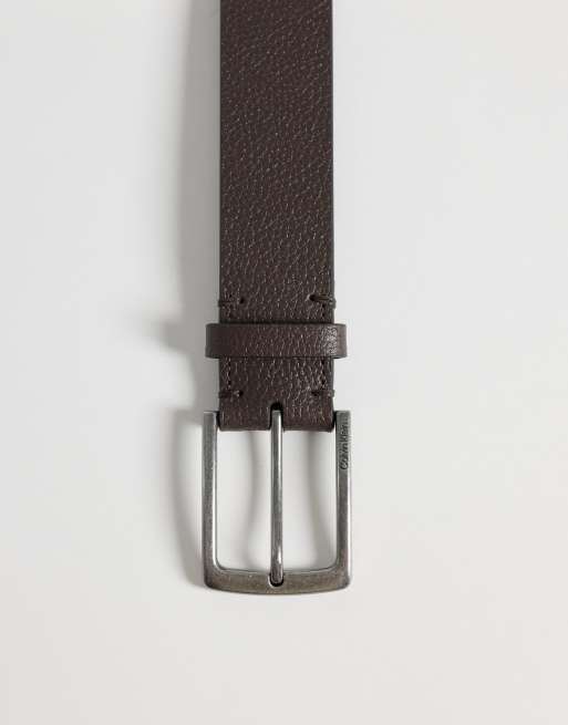 Calvin Klein riem met korrelstructuur en gesp 35 mm in chocoladebruin, 2 van 3