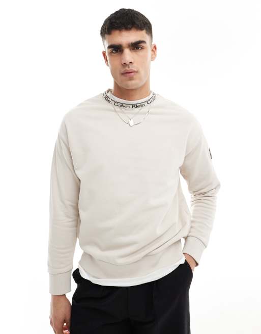 Calvin Klein Running Comfort Sweatshirt in Beige mit Logo exklusiv bei ASOS ASOS