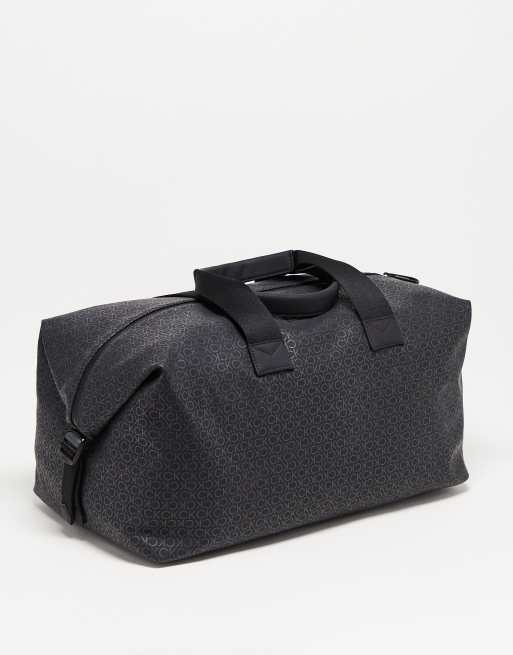 Calvin Klein - Sac de week-end caoutchouté à monogramme - Noir