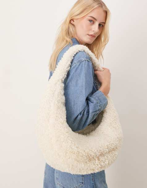 Calvin Klein - Sac porté épaule demi-lune en imitation peau de mouton - Blanc cassé - view 1