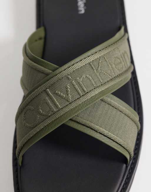 Calvin Klein – Sandalen in Khaki mit überkreuzten Riemen, 2 von 4