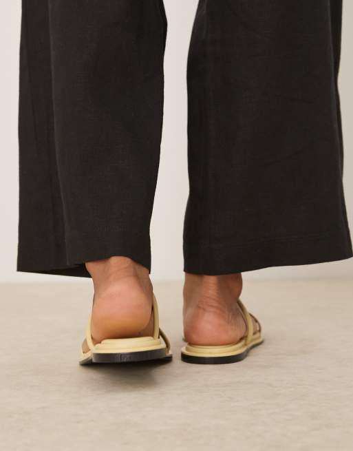 Calvin Klein - Sandali bassi giallo burro con doppia fascetta, 3 di 4