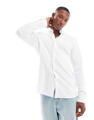 Calvin Klein – Schmal geschnittenes, weiches Jersey-Hemd in leuchtendem Weiß