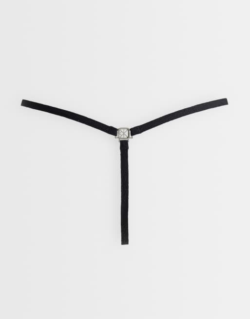 Calvin Klein sculpt string avec logo en métal argenté noir, 2 de 3