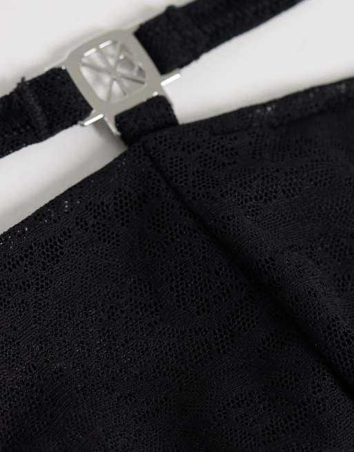 Calvin Klein sculpt string avec logo en métal argenté noir, 3 de 3