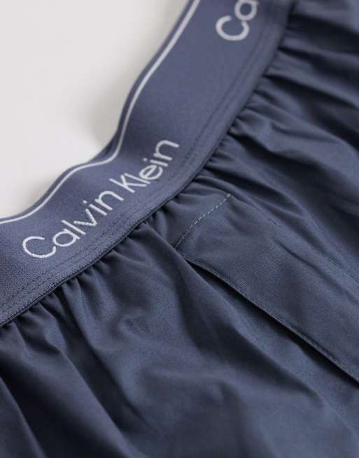 Calvin Klein - Set van 3 geweven boxershorts in roze, wit en antracietgrijs, 2 van 3