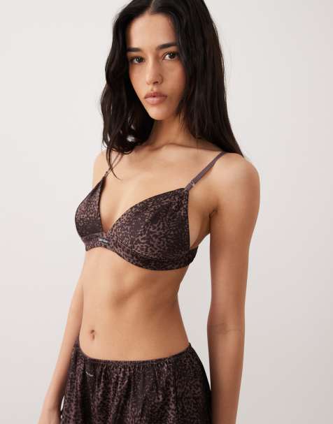 Calvin Klein - Signature - Ongevoerde triangel bh van satijn met dierenprint in bruin - view 1