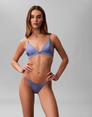 Calvin Klein - Signature - Satin-Tanga in Blau