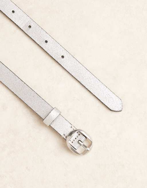 Calvin Klein – Silvermetalliskt skärp med litet, runt spänne, 20mm, 2 av 3