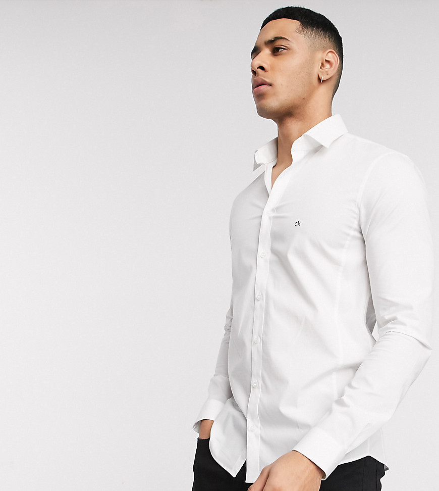 Calvin Klein - Skinny-fit kreukvrij overhemd in wit, exclusief bij ASOS