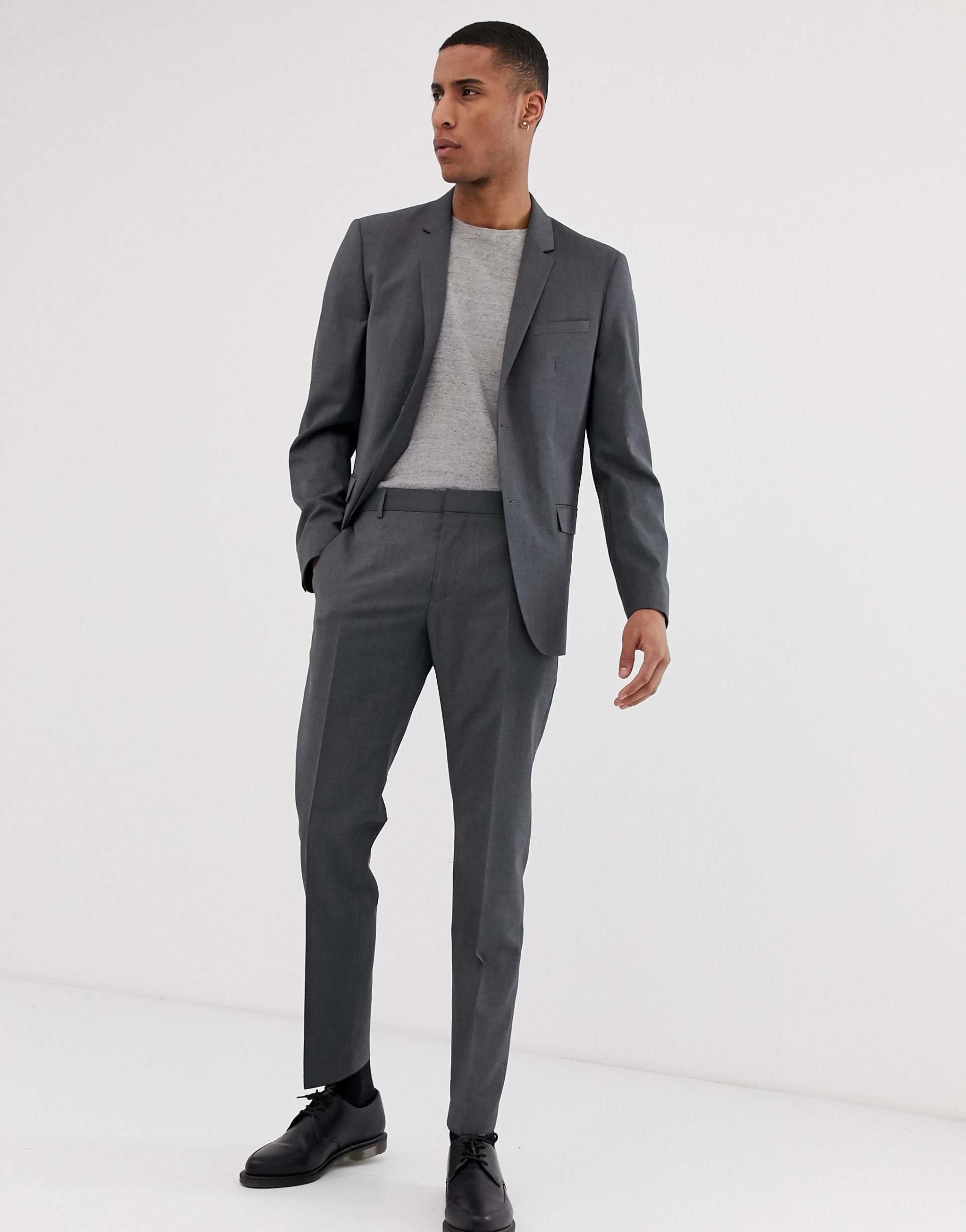 Slim grey. Костюм Кельвин Кляйн серый. Кельвин Кляйн классический костюм. Кельвин Кляйн костюм мужской серый. Костюм Кельвин Кляйн мужской.