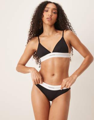 Calvin Klein - Slip mit Bikini-Schnitt aus geripptem Modal in Schwarz