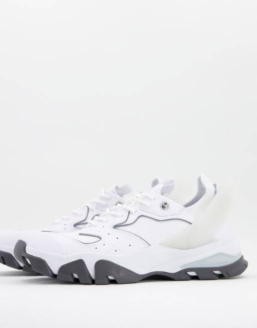 Calvin Klein - Sneakers met dikke zool in wit en grijs