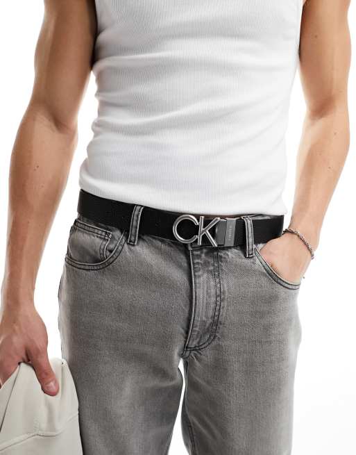Calvin Klein - Sort/brunt bælte på 35 mm med 'CK'-spænde i metal