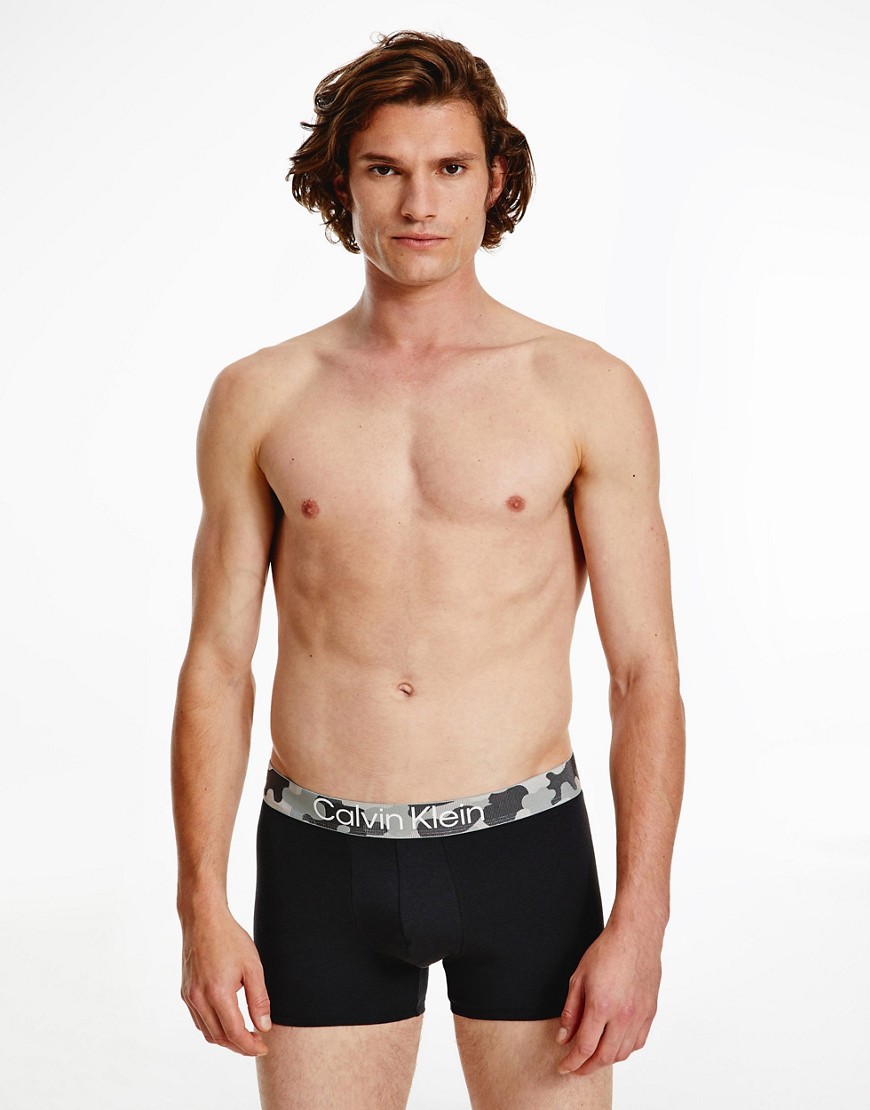 Calvin Klein - Sorte boksershorts med taljebånd med camouflage-print