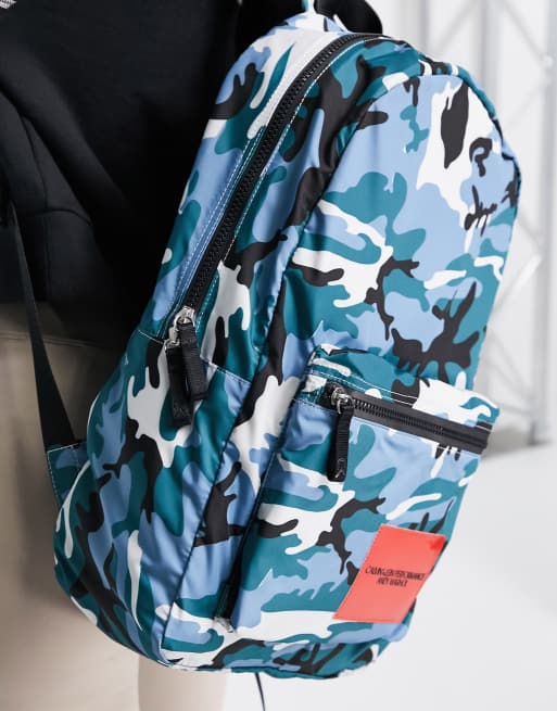 Calvin Klein - Sports - Sac à dos à fermeture éclair et imprimé camouflage - Bleu vert - 45 cm, 3 de 4