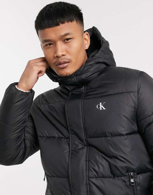 Calvin Klein Steppjacke in Schwarz mit kleinem Logo und Kapuze