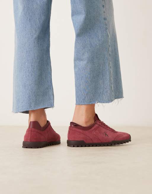 Calvin Klein suede low runner trainers in burgundy, 2 of 5