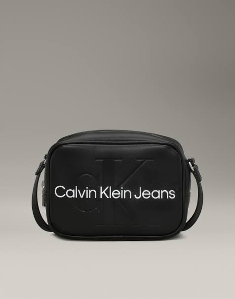 Calvin Klein – Svart kameraväska med logga - view 1