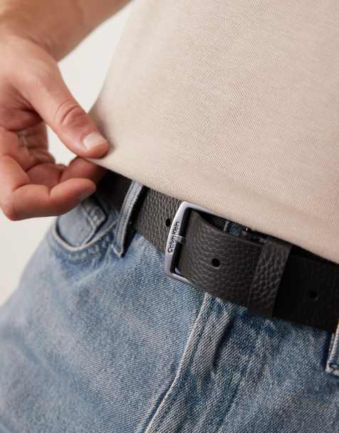 Calvin Klein – Svart skärp i kornigt läder - view 1
