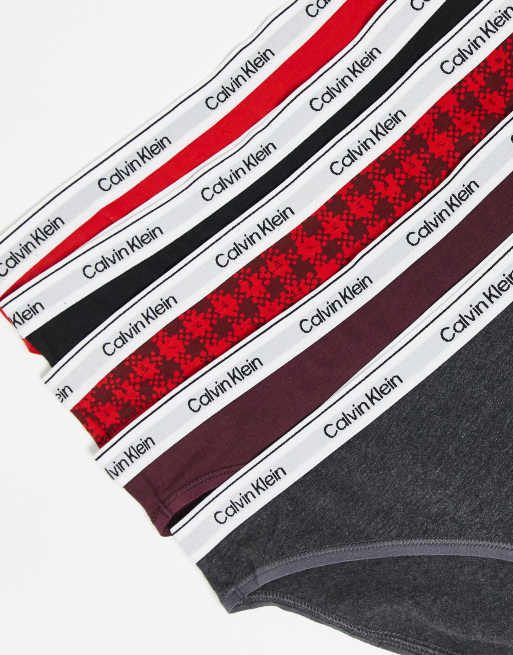 Calvin Klein – Svarta, grå, vinröda, röda och skotskrutiga bikinitrosor, 5-pack, 3 av 3