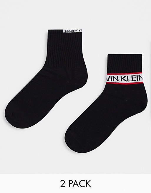 Calvin Klein – Svarta och röda sportsockar, 2-pack