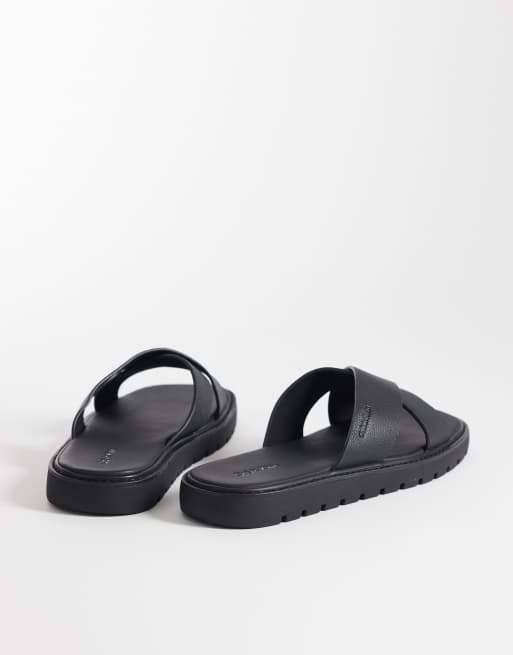 Calvin Klein – Svarta sandaler i äkta läder med korsade remmar, 4 av 4