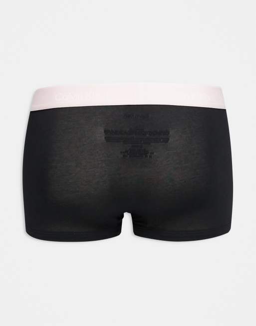 Calvin Klein – Svarta trunks i stretchig bomull med låg midja och rött/blått/gräddvitt midjeband, 3-pack, 3 av 3