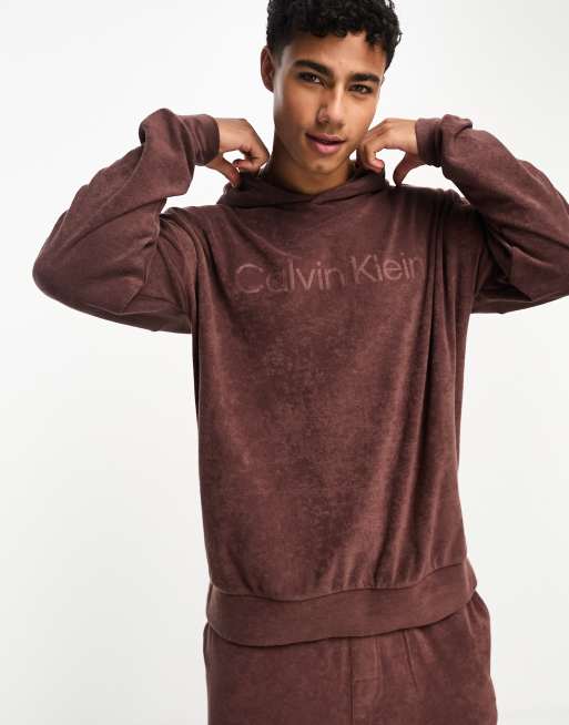 Calvin Klein - Sweat à capuche confortable en tissu éponge - Acajou profond - Acajou profond