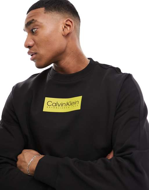 Calvin Klein - Sweatshirt met verhoogd rubberen logo in zwart
