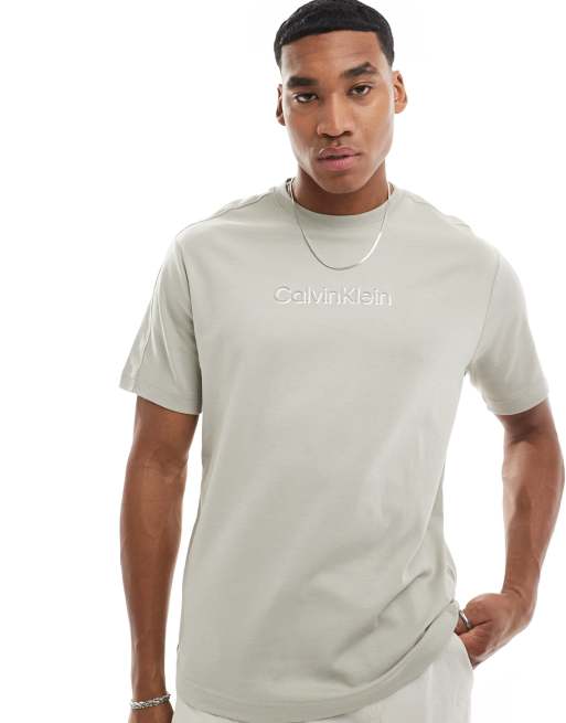 Calvin Klein - T-shirt à logo en relief effet ombré - Beige, 3 de 4