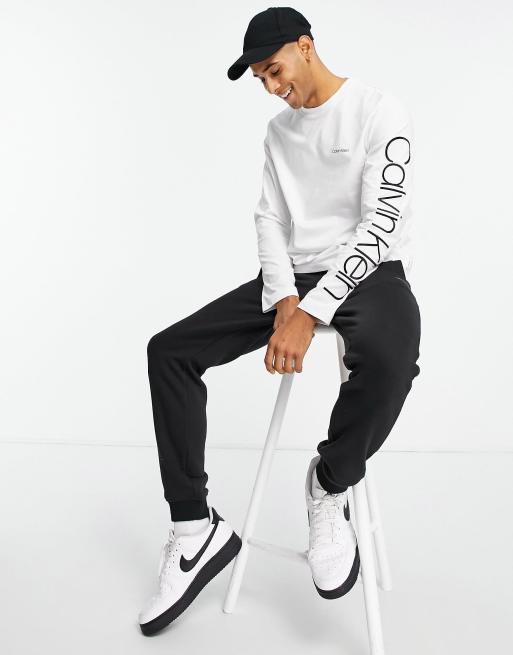 Calvin Klein - T-shirt a maniche lunghe con logo sul braccio, colore bianco, 2 di 4