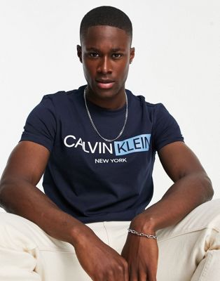  Calvin Klein - T-shirt à motif logo contrastant - Bleu marine