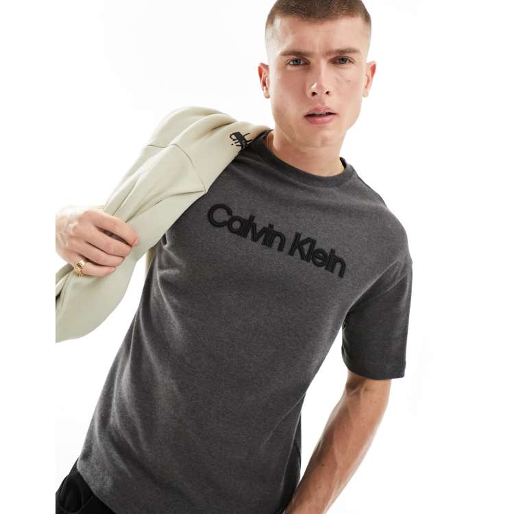 Calvin Klein T shirt avec broderie logo en relief Gris fonc