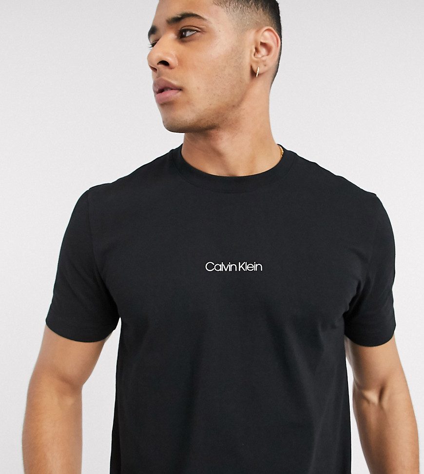 Calvin Klein - T-shirt con logo centrale nera - In esclusiva per ASOS-Nero