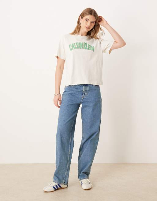 Calvin Klein - T-shirt écru e verde menta con logo college, 3 di 4